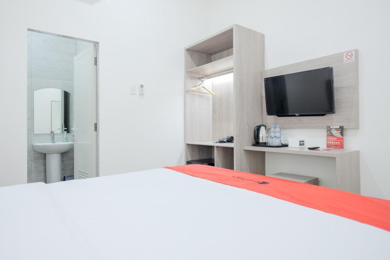 Reddoorz Plus @ Jalan Juanda Медан Екстериор снимка