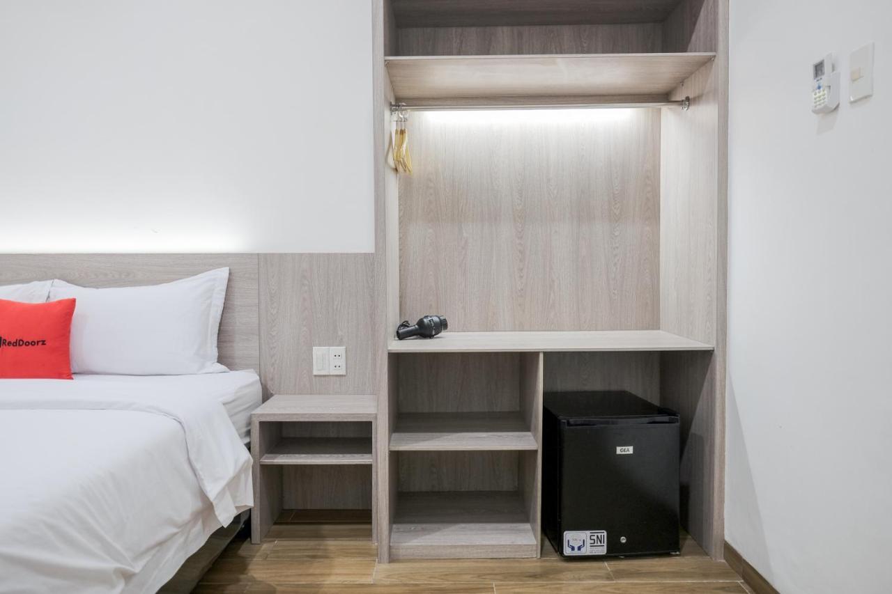 Reddoorz Plus @ Jalan Juanda Медан Екстериор снимка