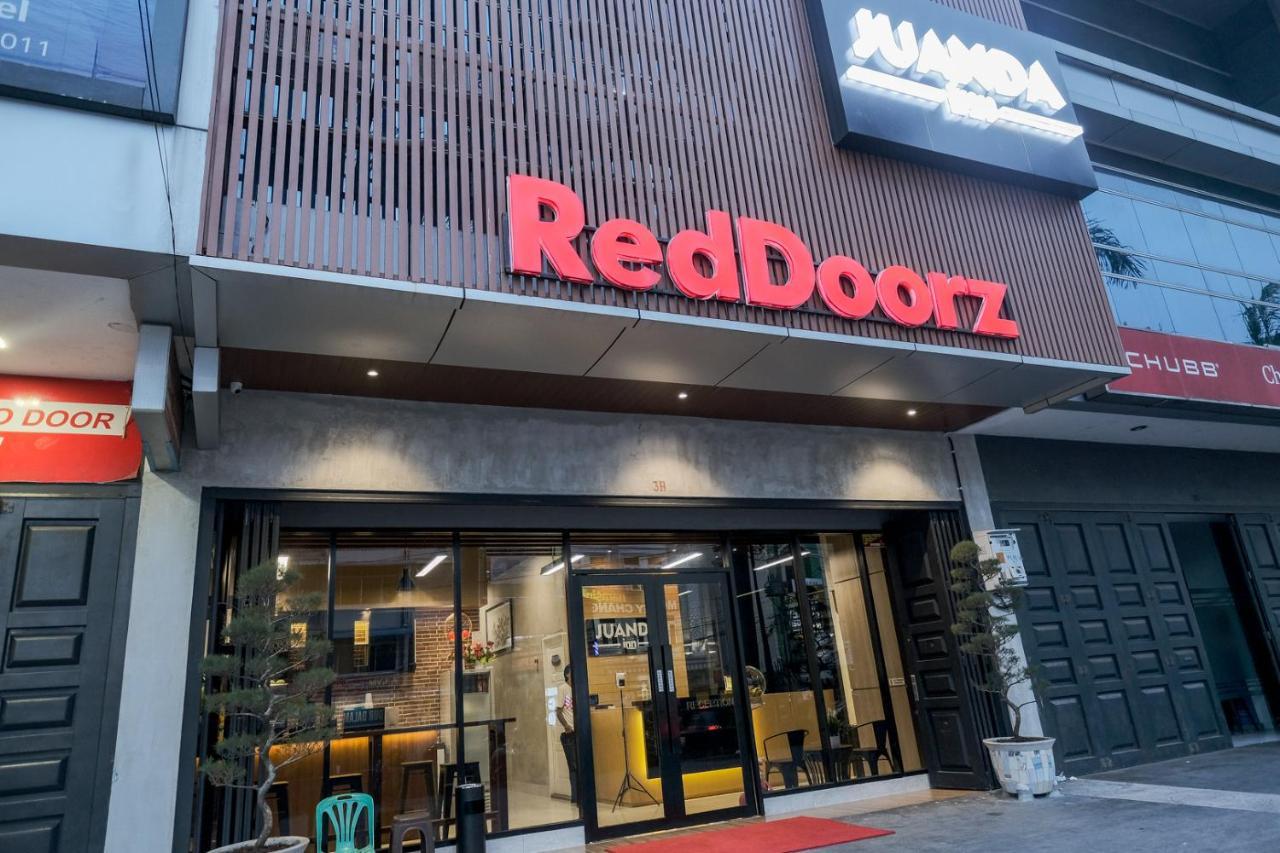 Reddoorz Plus @ Jalan Juanda Медан Екстериор снимка
