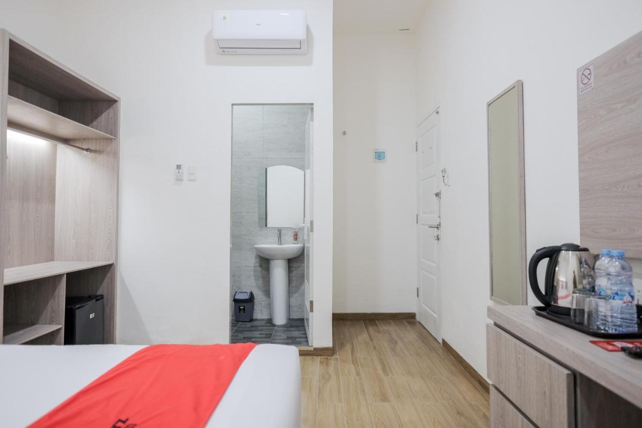 Reddoorz Plus @ Jalan Juanda Медан Екстериор снимка