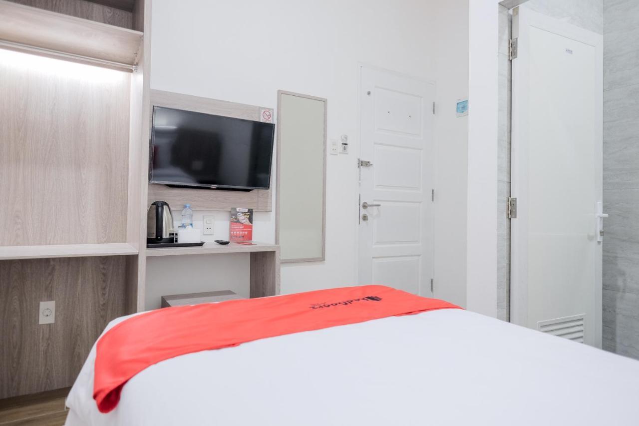 Reddoorz Plus @ Jalan Juanda Медан Екстериор снимка